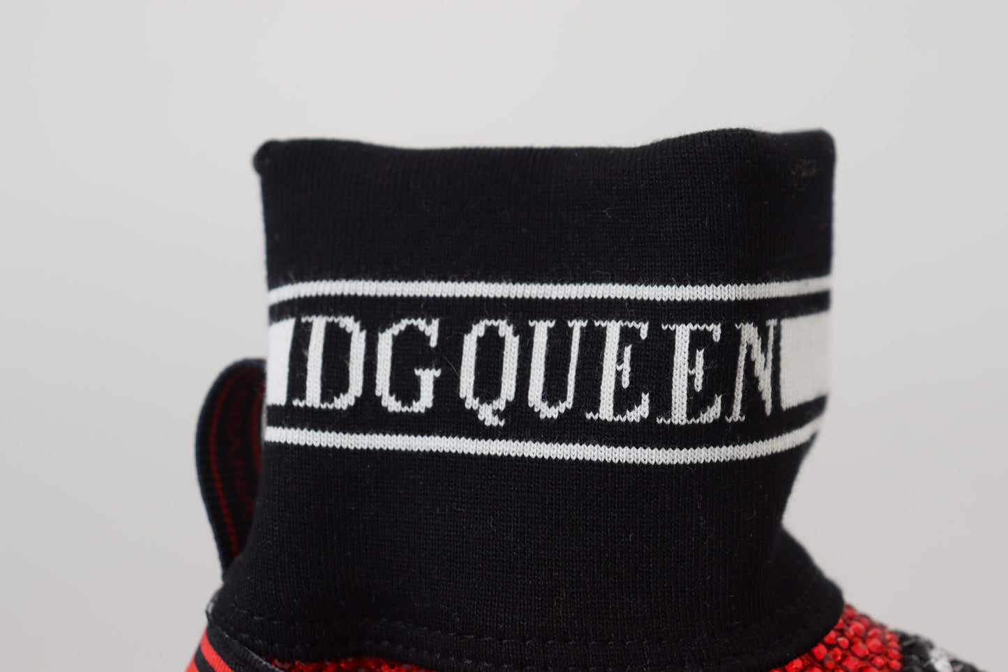 Chaussures-chaussettes Dolce & Gabbana Sorrento, rouges et pailletées.