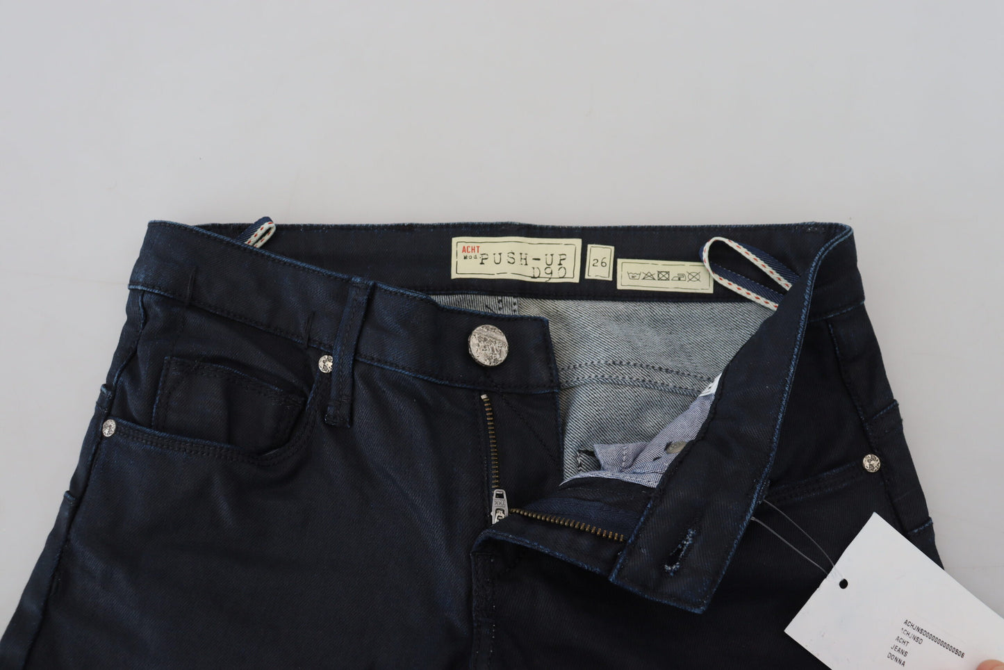 Jean en coton bleu clair taille basse, coupe slim, style décontracté pour femme.