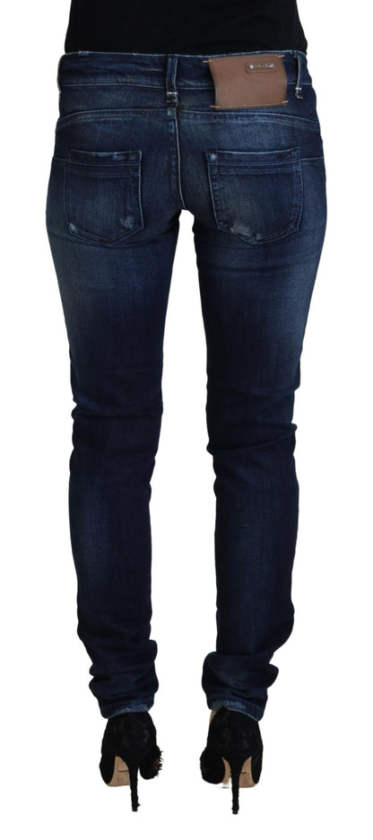 Jean en coton bleu clair taille basse, coupe slim, style décontracté pour femme.