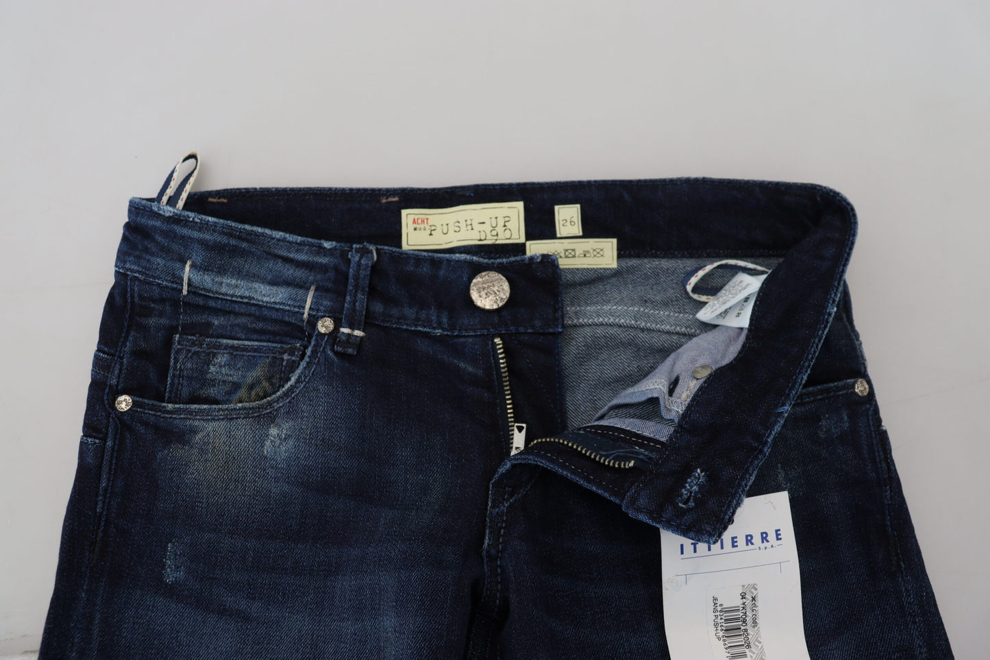 Jean en coton bleu clair taille basse, coupe slim, style décontracté pour femme.