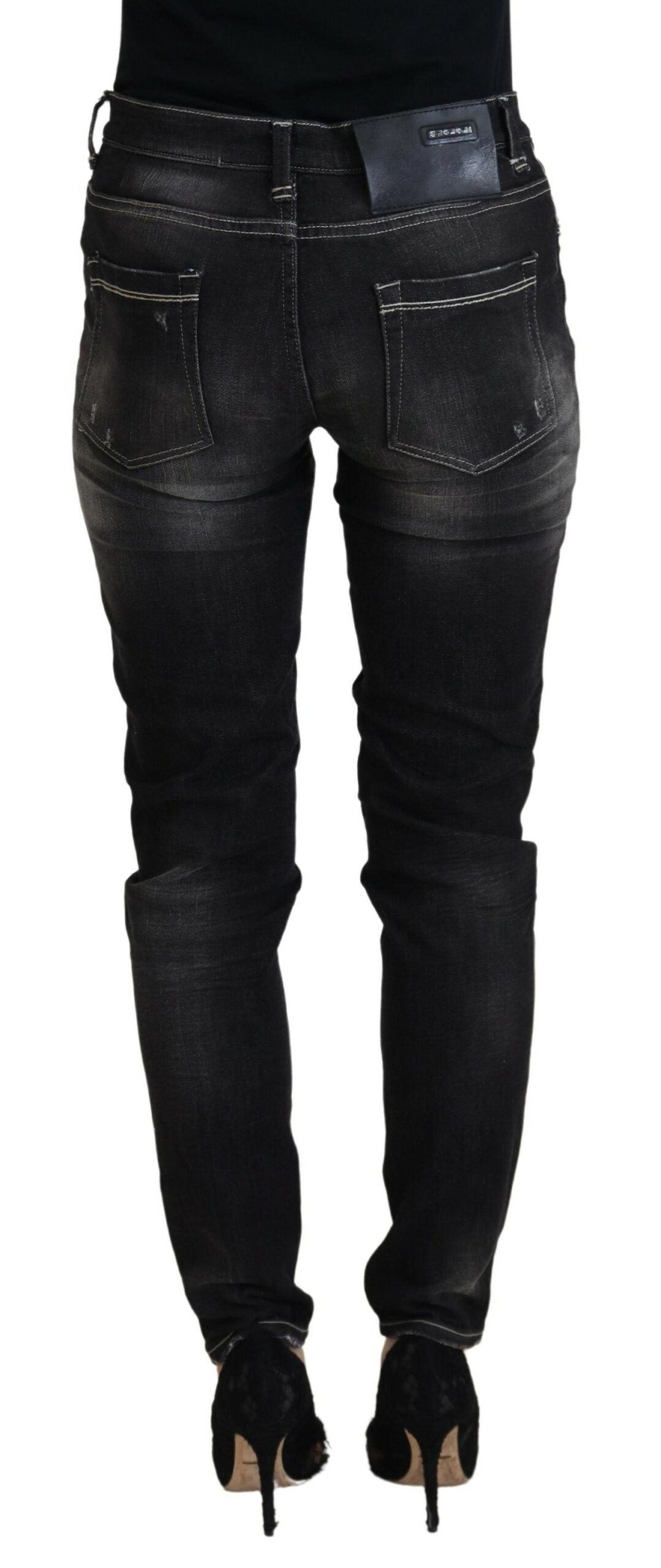 Jean en jean délavé noir taille mi-hauteur et coupe fuselée pour femme, modèle Acht.