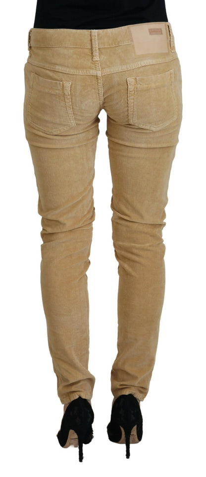 Jean en sergé de coton brun taille basse pour femme, modèle Acht.