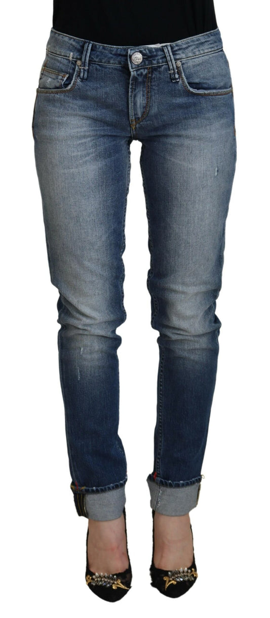 Jeans décontractés pour femmes Acht en coton bleu délavé, taille basse.