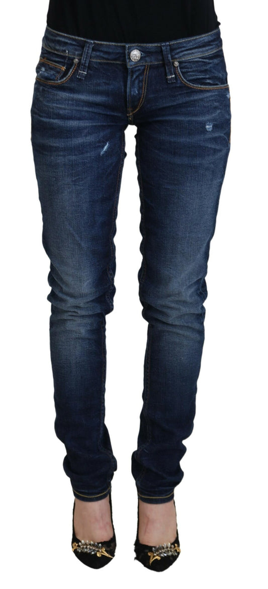 Jeans décontractés pour femmes Acht en coton bleu délavé, taille basse.