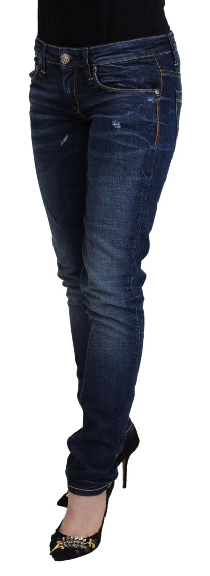 Jeans décontractés pour femmes Acht en coton bleu délavé, taille basse.