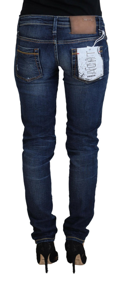 Jeans décontractés pour femmes Acht en coton bleu délavé, taille basse.