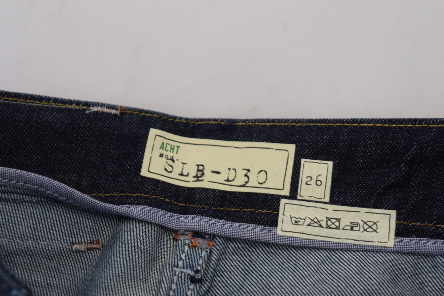 Jeans décontractés pour femmes Acht, en coton bleu, taille basse, coupe slim.