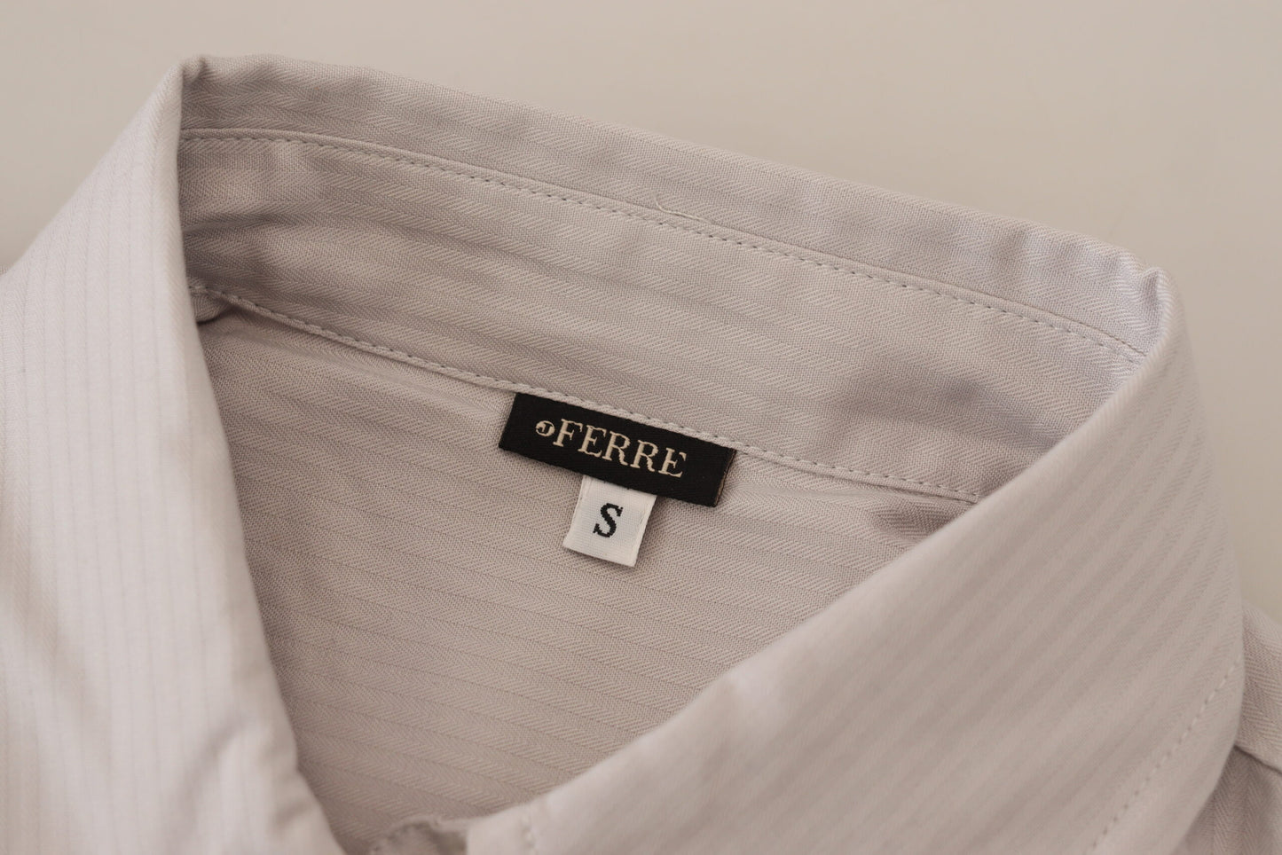 Top Ferre en coton rayé gris clair, sans manches et avec col.