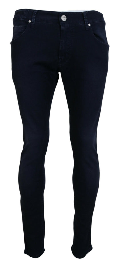 Jeans en coton bleu pour homme, coupe fuselée et ajustée, style décontracté.