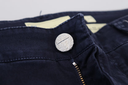 Jeans en coton bleu pour homme, coupe fuselée et ajustée, style décontracté.