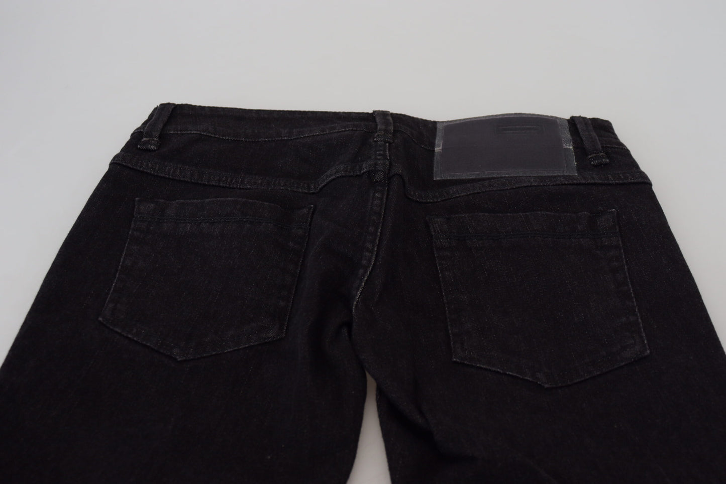 Jeans en jean slim taille basse en coton noir Acht