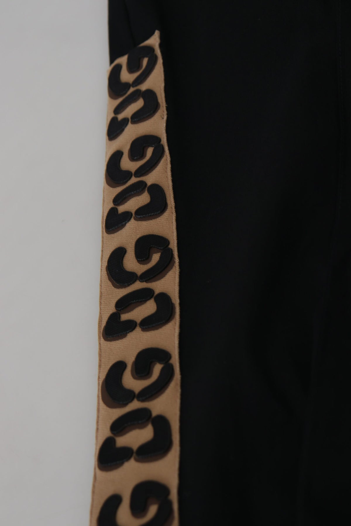 Pantalon court en coton noir à taille élastique avec logo DG de Dolce &amp; Gabbana