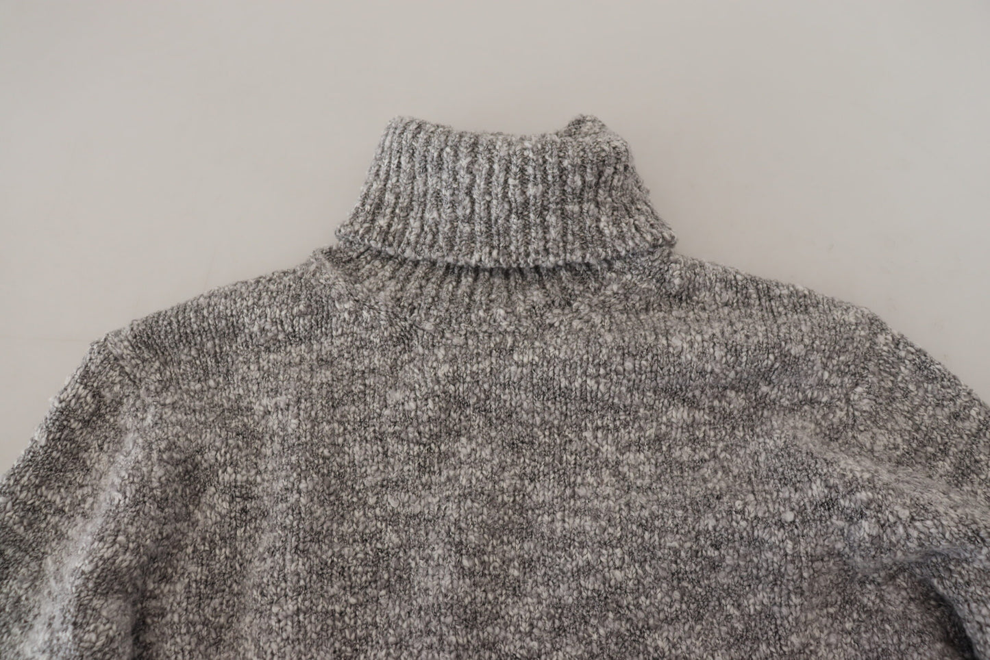 Pull en laine grise à col montant en jersey de Dolce &amp; Gabbana