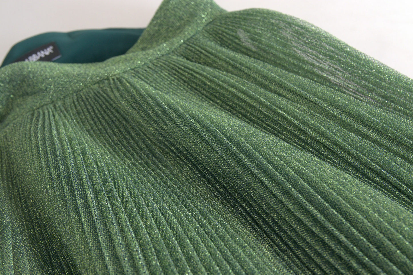 Jupe plissée A-line à taille haute en vert métallisé de Dolce & Gabbana