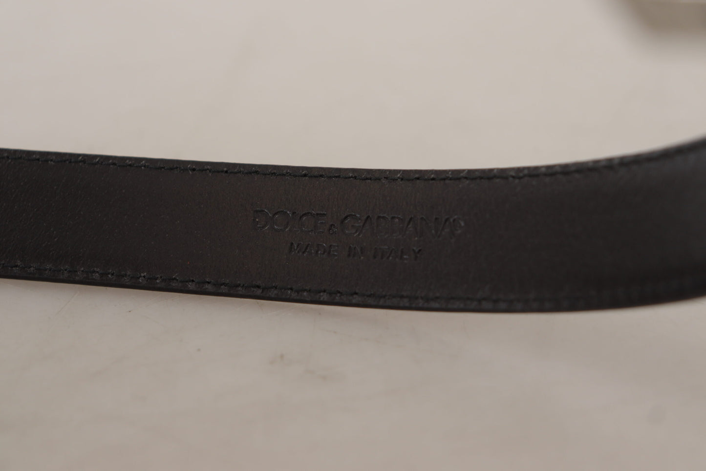 Dolce & Gabbana zwarte kalfsleren riem met metalen gesp en gegraveerd logo