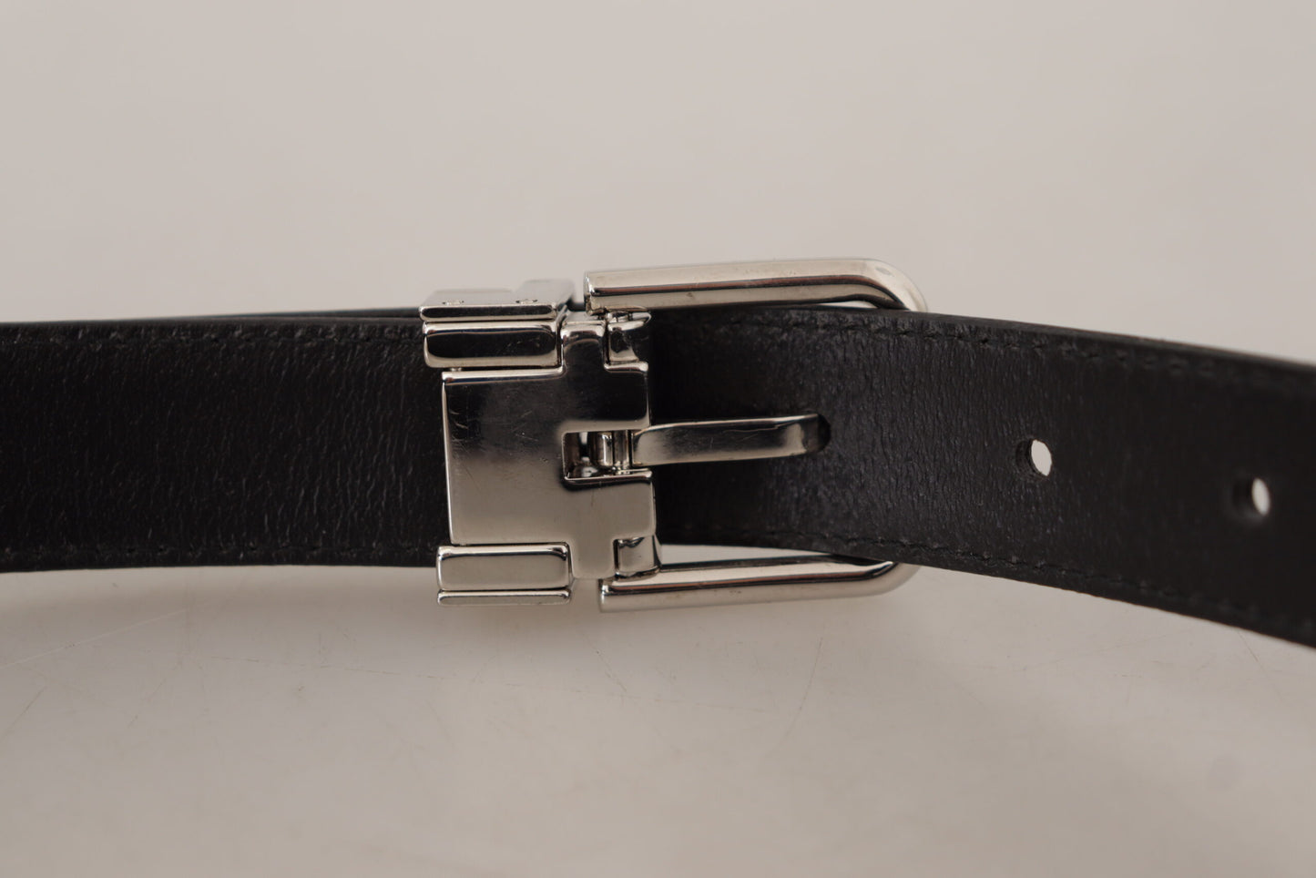 Dolce & Gabbana zwarte kalfsleren riem met metalen gesp en gegraveerd logo