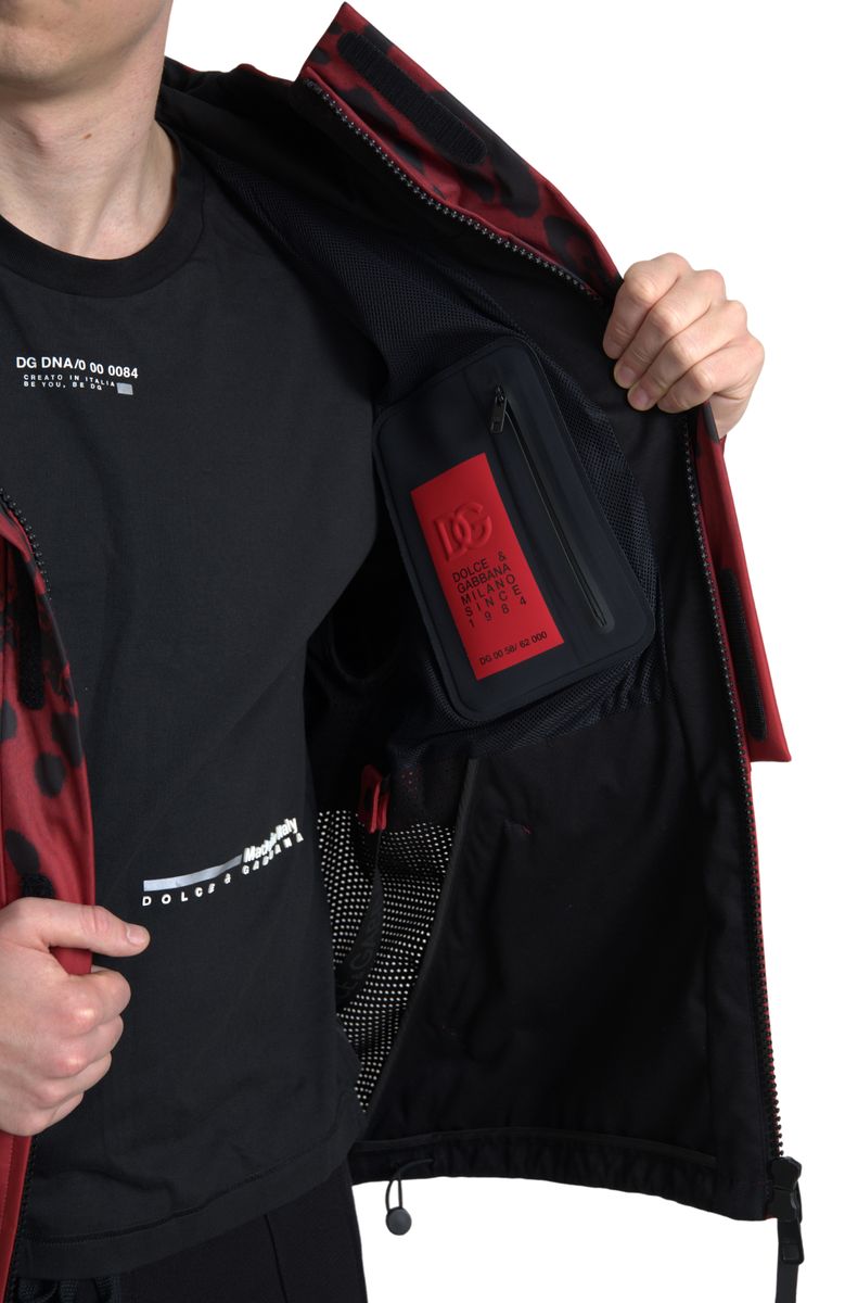 Manteau de pluie à capuche rouge léopard Dolce & Gabbana