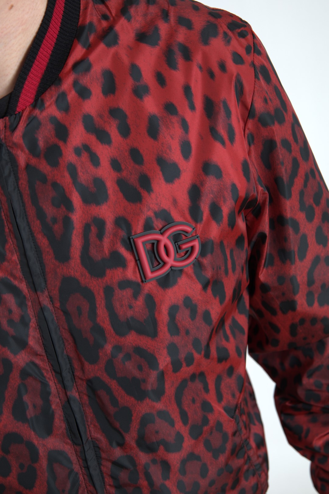 Veste courte bomber à imprimé léopard rouge de Dolce & Gabbana