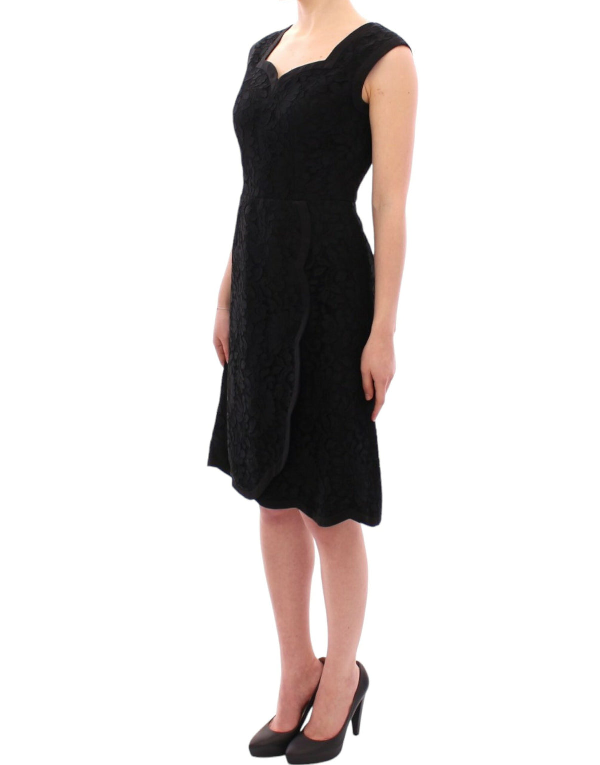 Robe en dentelle florale noire de la collection Sicily de Dolce &amp; Gabbana, vue sur le défilé.