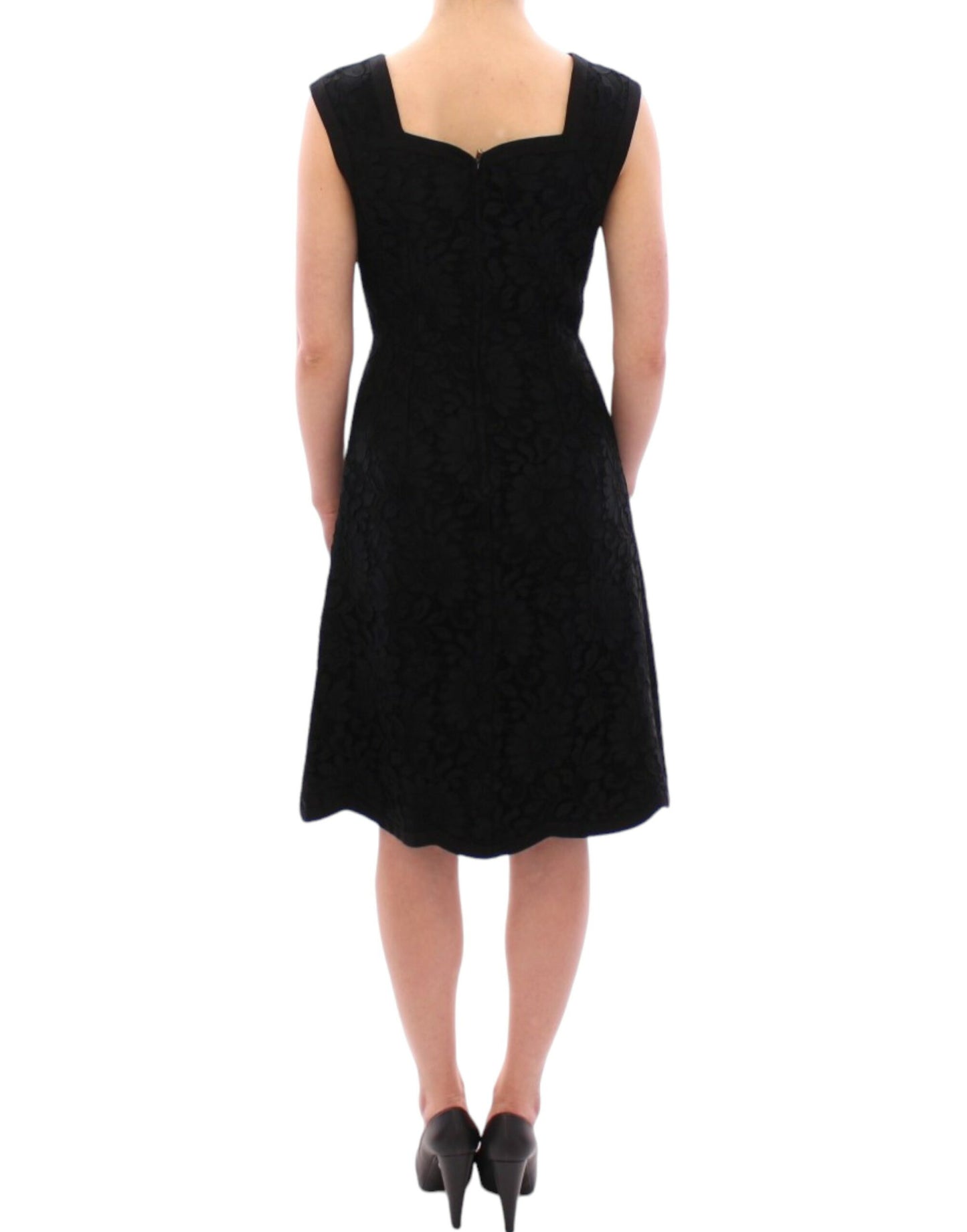 Robe en dentelle florale noire de la collection Sicily de Dolce & Gabbana, vue sur le défilé.