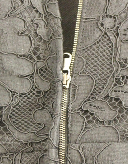 Robe en dentelle florale noire de la collection Sicily de Dolce & Gabbana, vue sur le défilé.