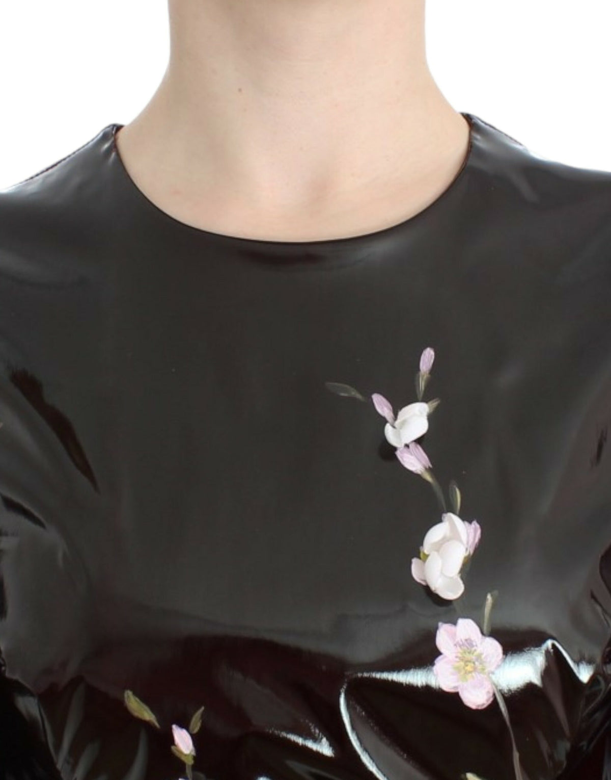 Robe noire en cuir verni à motifs floraux PEINT À LA MAIN de Dolce &amp; Gabbana
