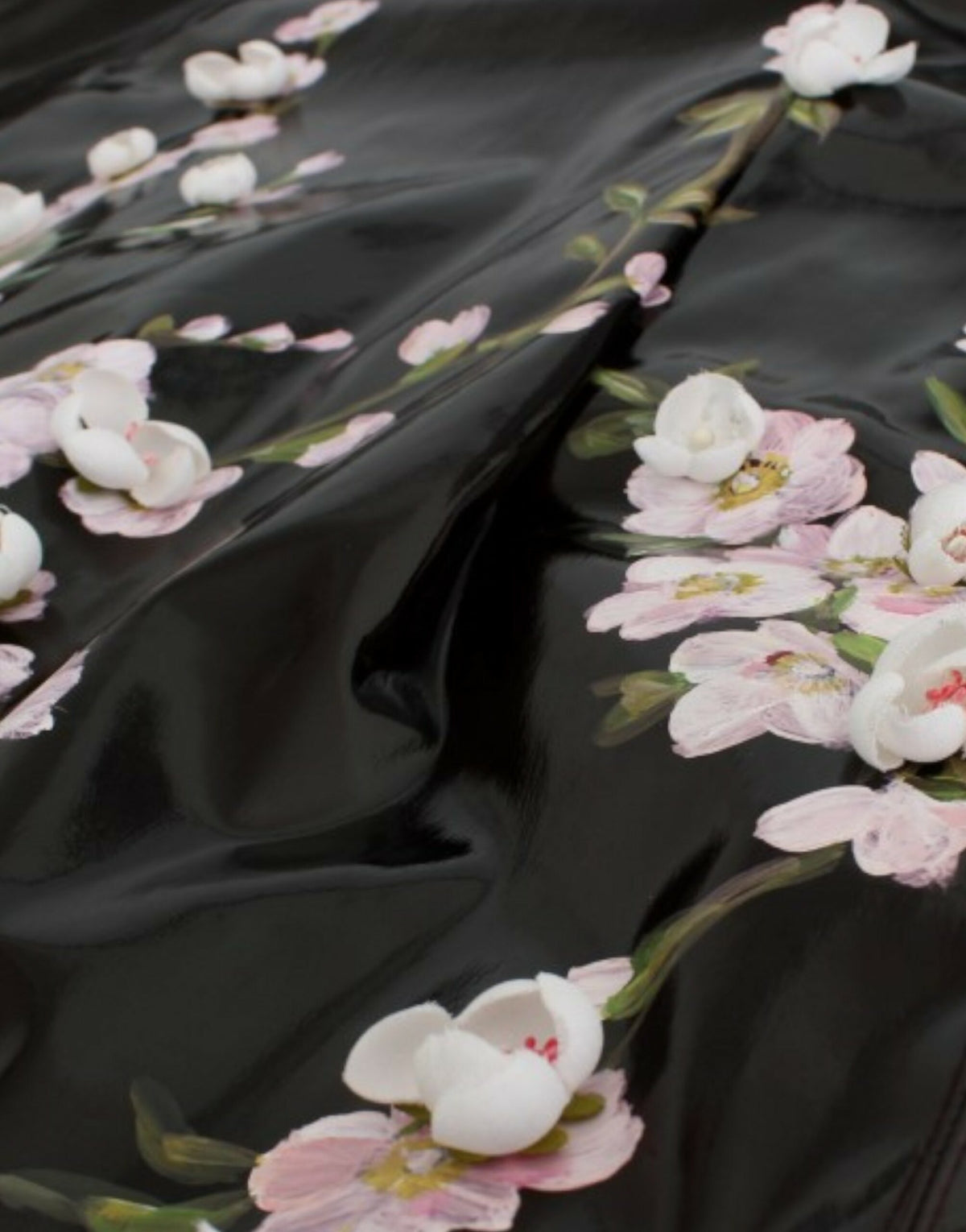 Robe noire en cuir verni à motifs floraux PEINT À LA MAIN de Dolce &amp; Gabbana