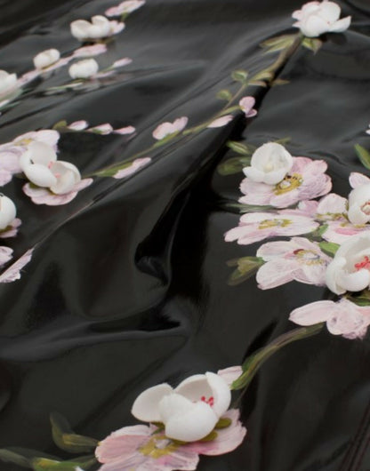 Robe noire en cuir verni à motifs floraux PEINT À LA MAIN de Dolce & Gabbana