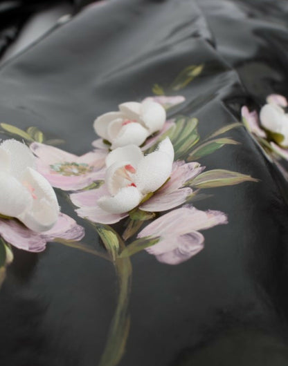 Robe noire en cuir verni à motifs floraux PEINT À LA MAIN de Dolce & Gabbana