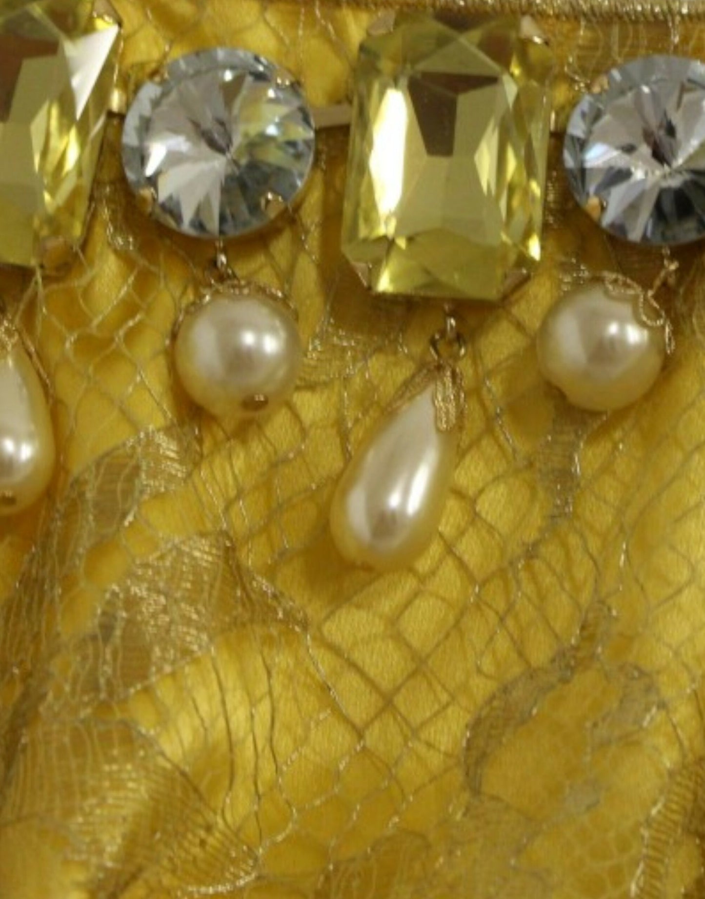 Mini-robe en dentelle jaune et strass de Dolce & Gabbana