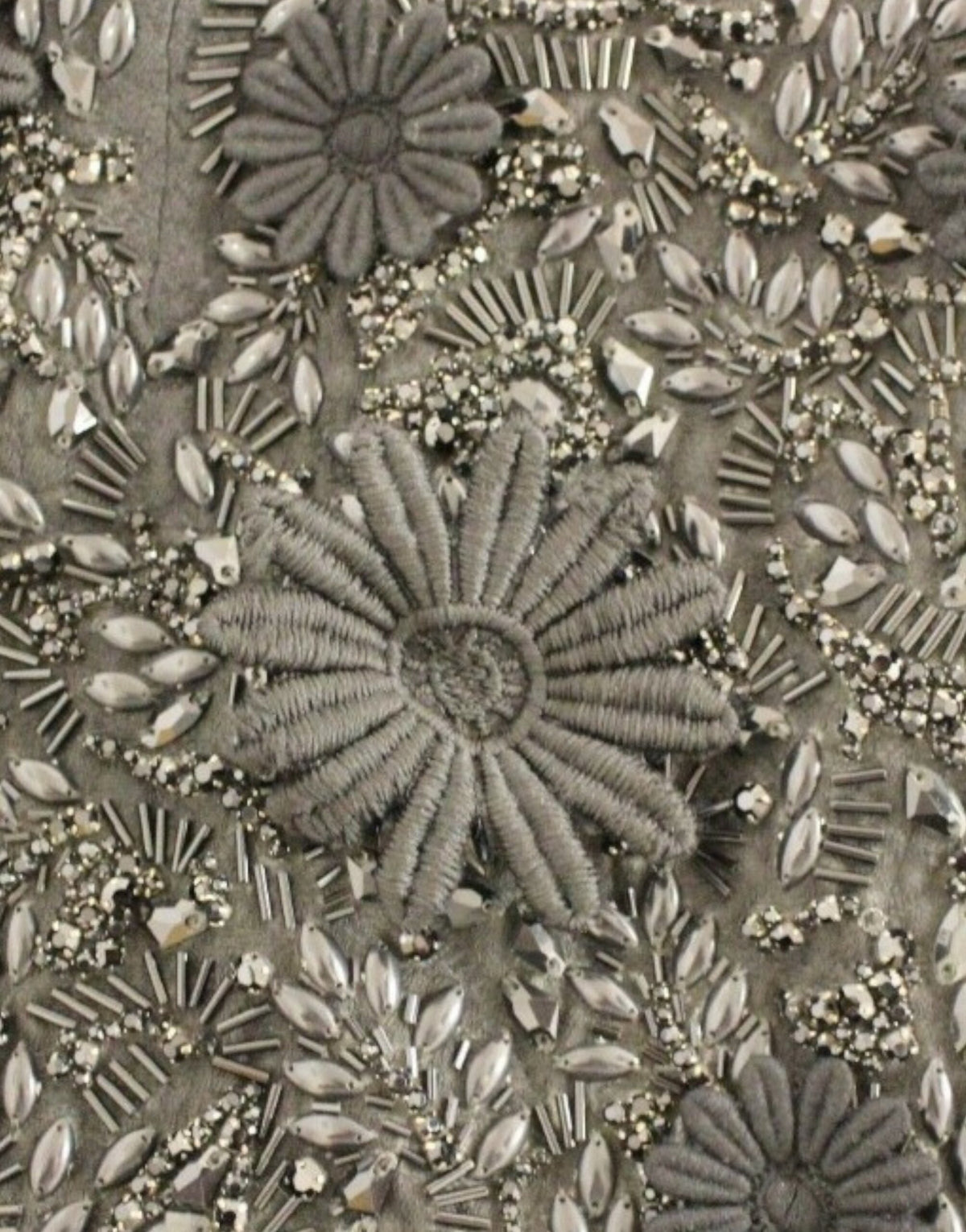Robe noire Dolce &amp; Gabbana ornée de cristaux et de motifs floraux