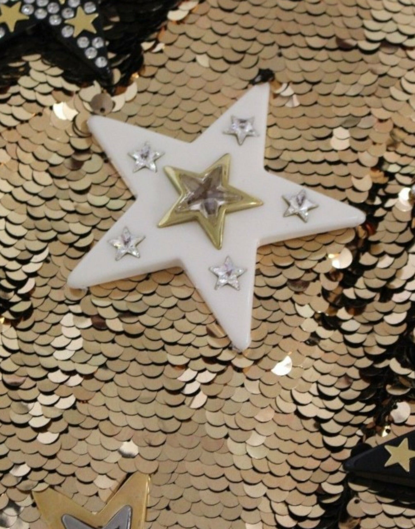 Robe Dolce & Gabbana, pièce maîtresse, dorée, pailletée, strass Swarovski.