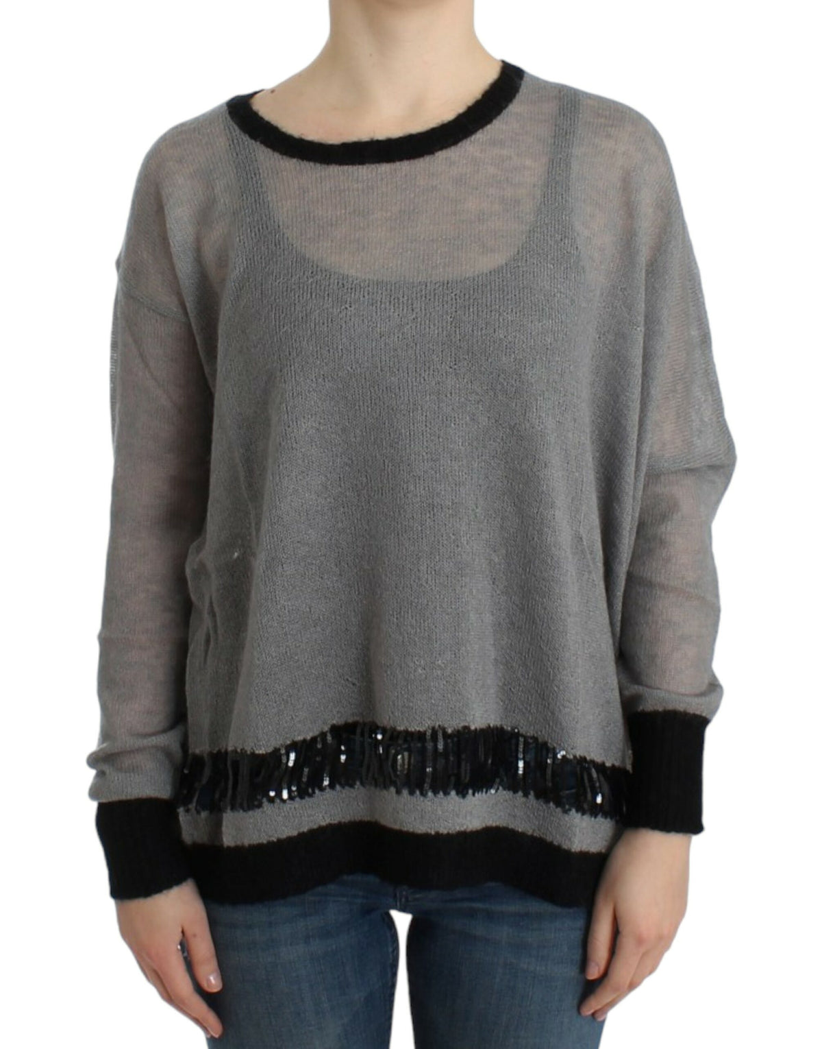 Costume National, pull asymétrique gris avec ornements.