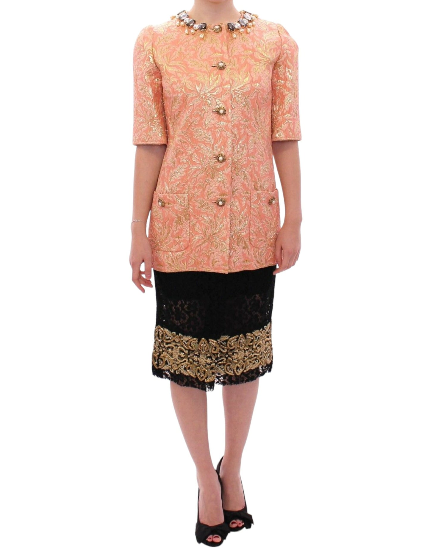 Dolce & Gabbana, manteau-veste brodé en brocart de soie rose avec cristaux.