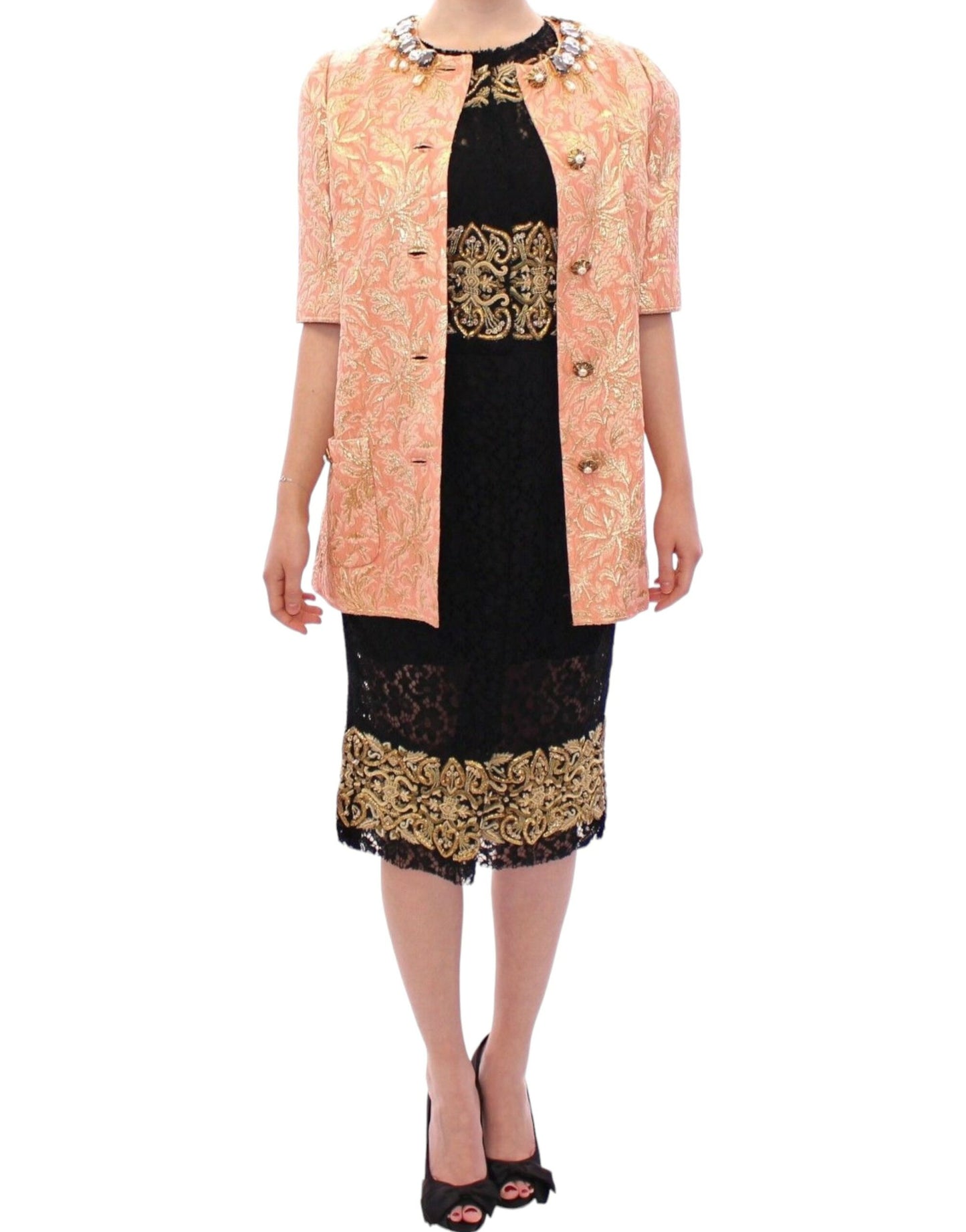 Dolce & Gabbana, manteau-veste brodé en brocart de soie rose avec cristaux.