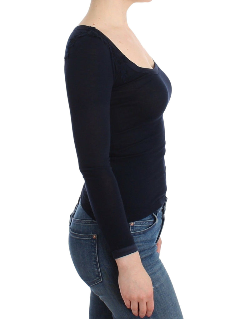 Blouse pull en dentelle de rayonne bleu, lingerie Ermanno Scervino.