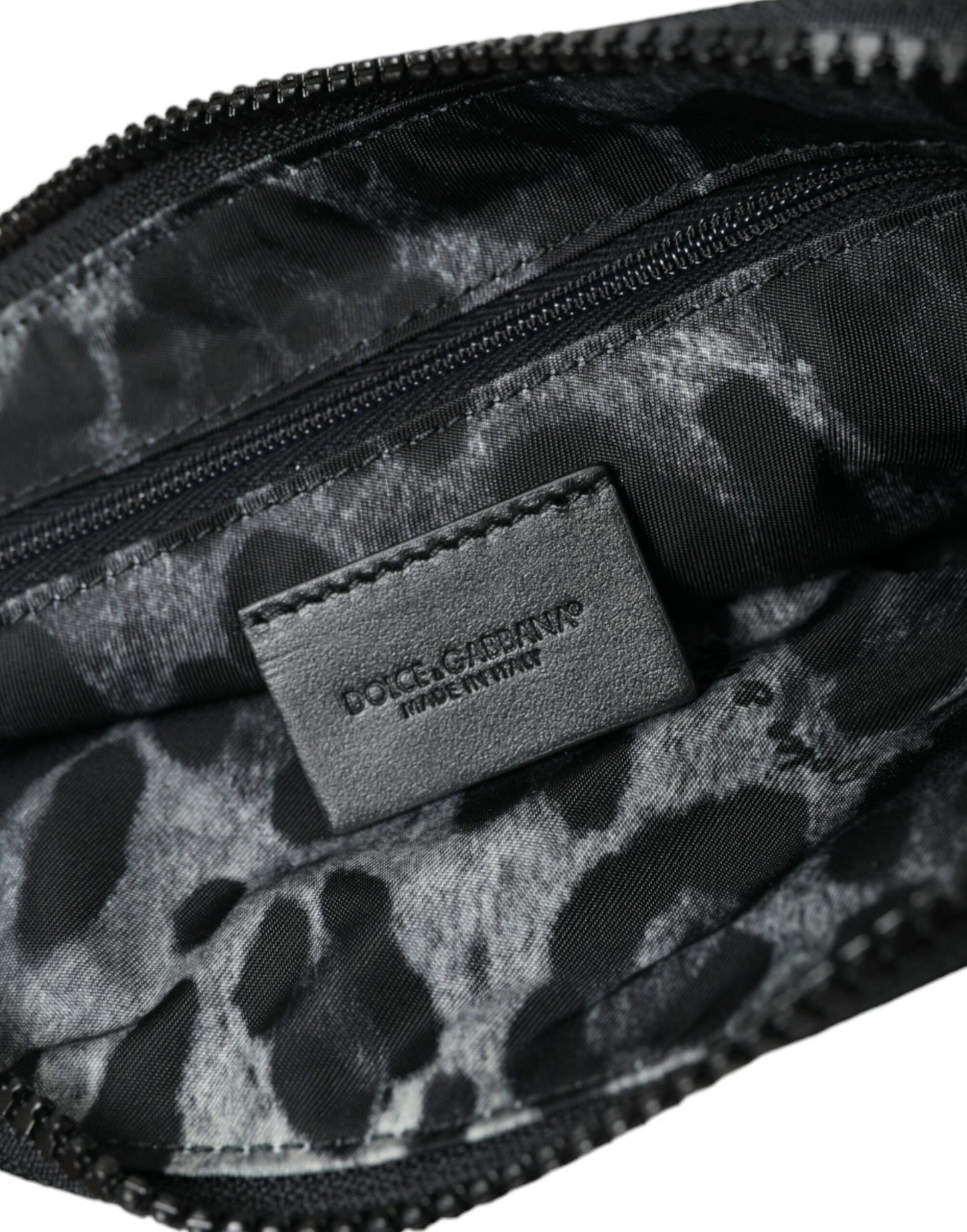 Dolce & Gabbana zwarte nylon logo plaque sleutelhanger clutch tas