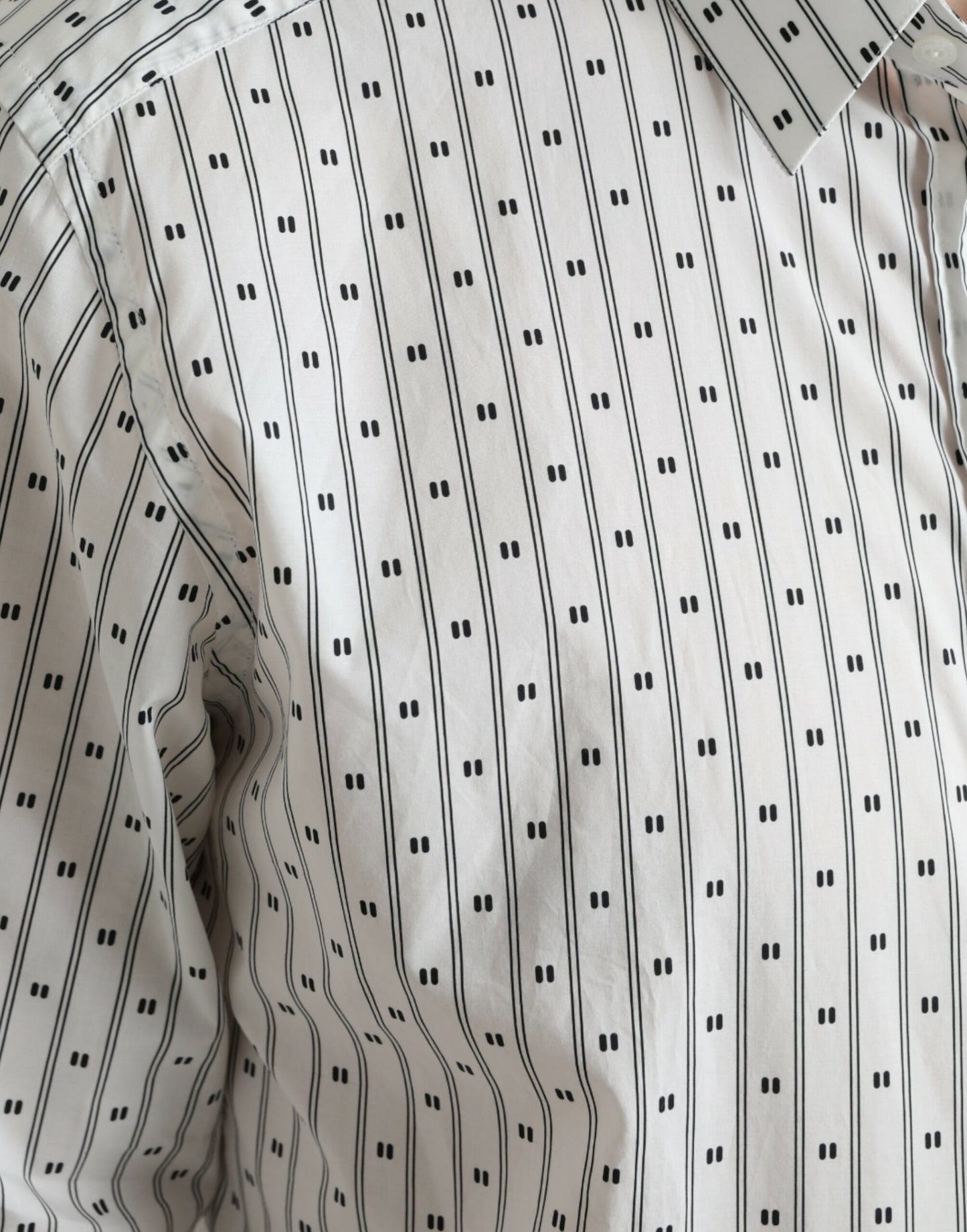 Chemise habillée formelle pour homme, blanche à motifs, dorée, Dolce &amp; Gabbana.