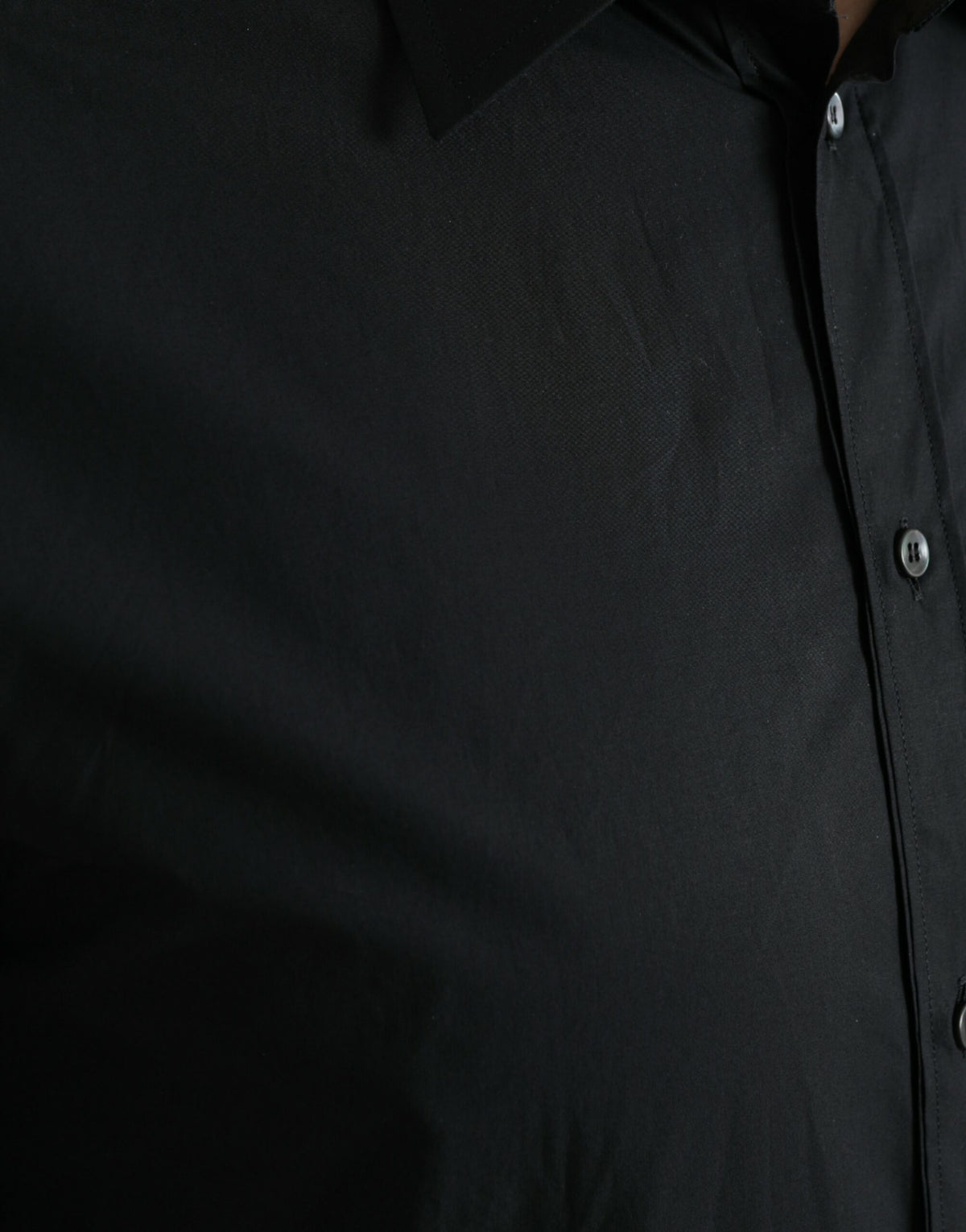 Chemise habillée homme en coton noir, marque Dolce &amp; Gabbana, couleur or.