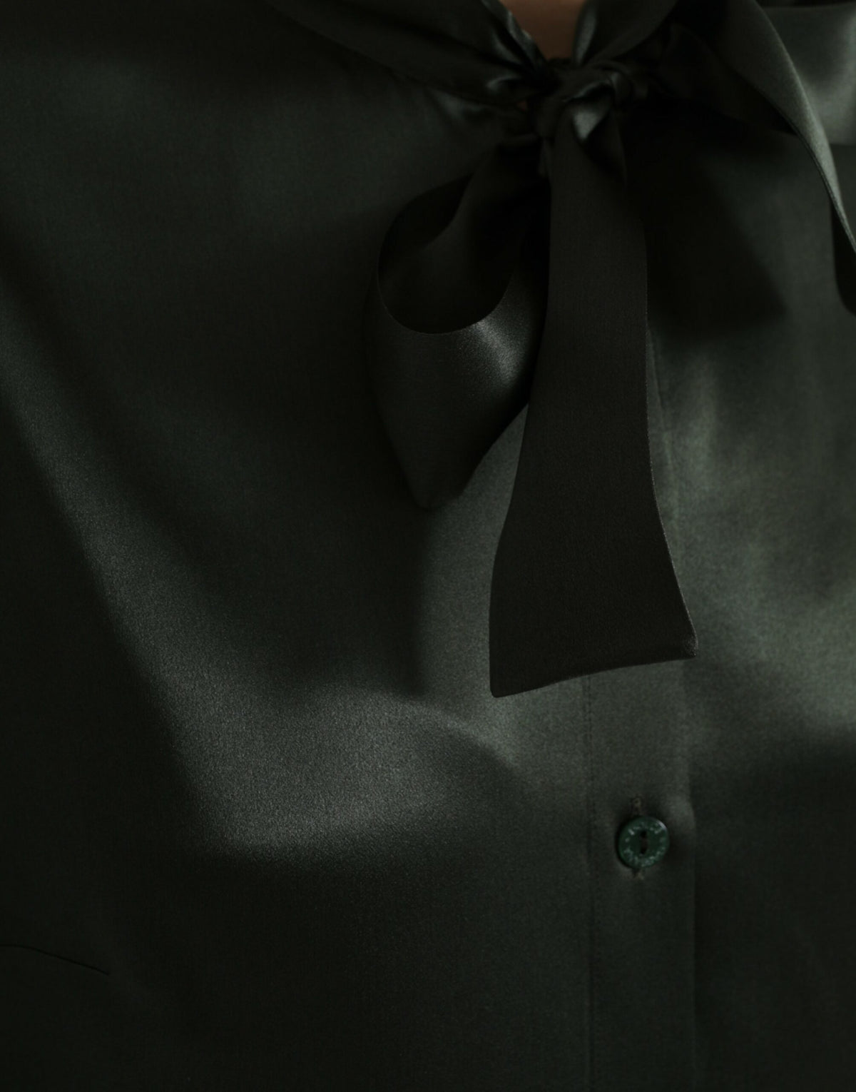 Dolce & Gabbana Blouse Top en Soie Grise à Manches Longues avec Col Ascot