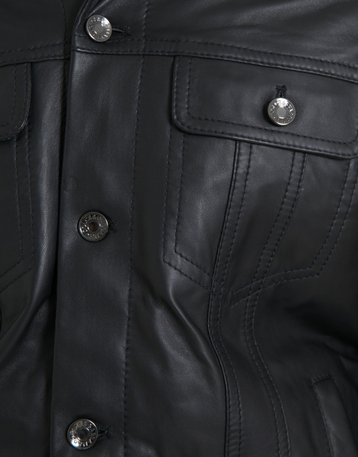 Dolce & Gabbana, veste motard en cuir noir avec col en fourrure.