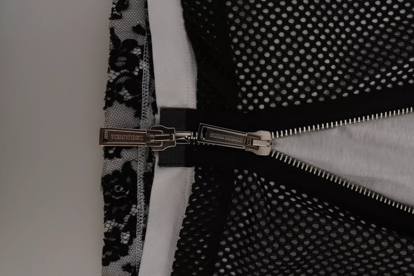 Dsquared² Zwarte en Witte Katoenen Blouse met Ronde Hals en Zonder Mouwen