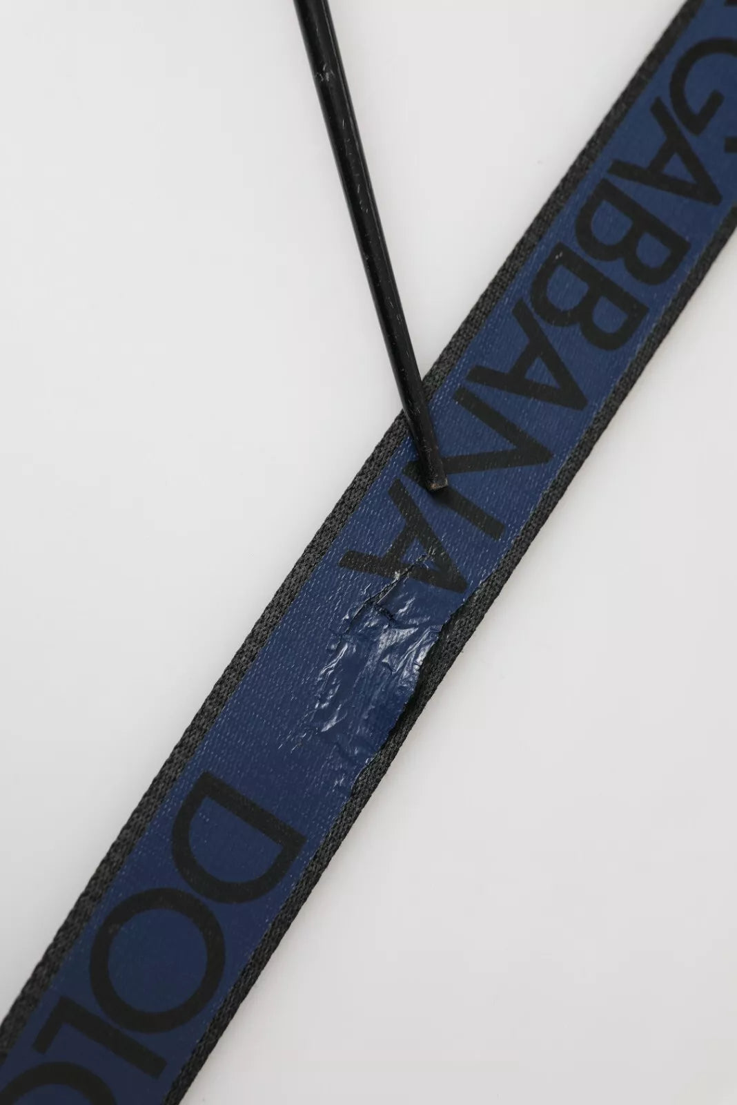 Ceinture Dolce &amp; Gabbana à boucle en métal argenté avec logo noir et bleu