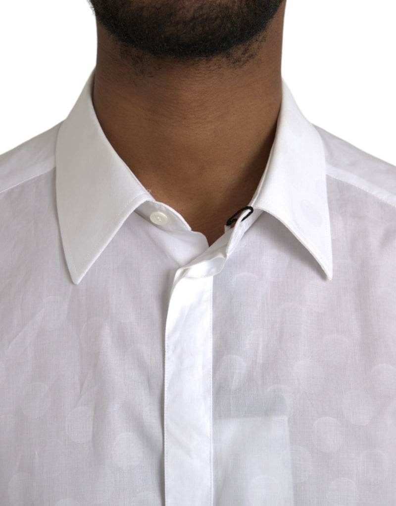 Robe en coton blanche à pois de Dolce &amp; Gabbana, chemise dorée.