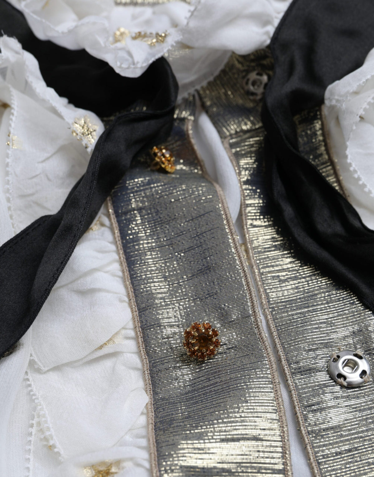 Dolce & Gabbana Blouse Top en Soie Off White avec Col Ascot
