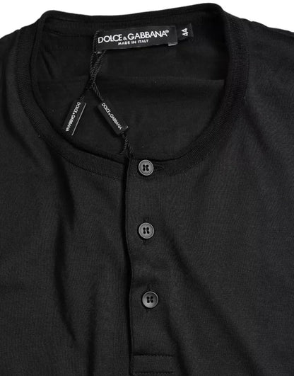 Dolce & Gabbana zwart T-shirt met ronde hals, korte mouwen en knopen.