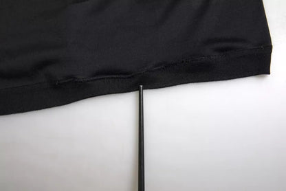 Dolce & Gabbana zwart T-shirt met ronde hals, korte mouwen en knopen.