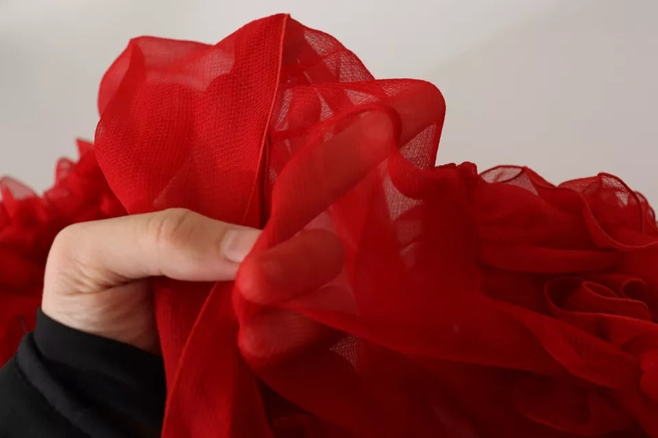 Blouse à col ascot et volants en soie rouge de Dolce & Gabbana