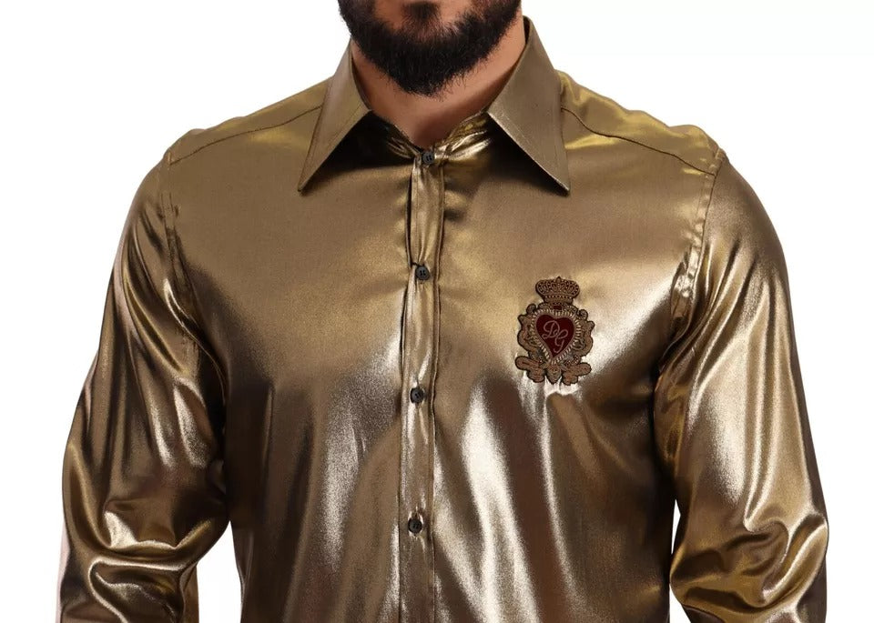 Chemise en soie Dolce &amp; Gabbana brodée de la couronne DG, couleur or métallisé.