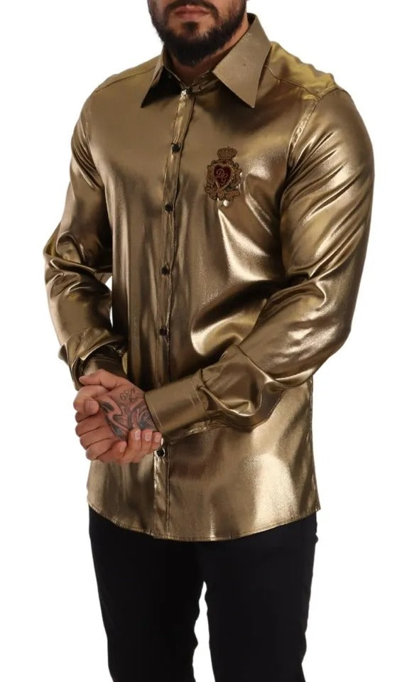 Chemise en soie Dolce &amp; Gabbana brodée de la couronne DG, couleur or métallisé.